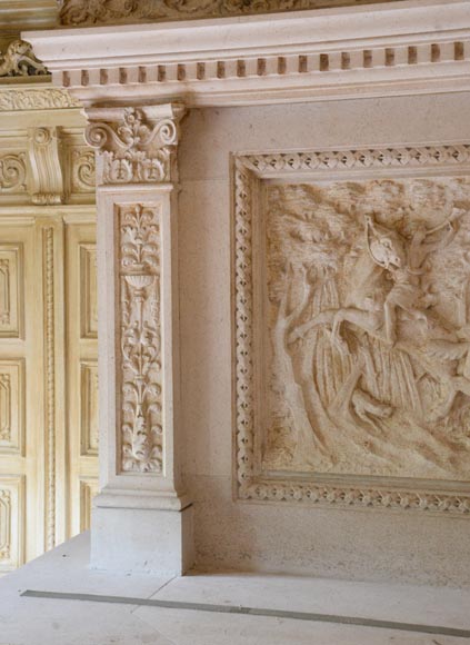 Cheminée en pierre monumentale de style Néo-Renaissance, aux armes du comte de Horn, vers 1905-15