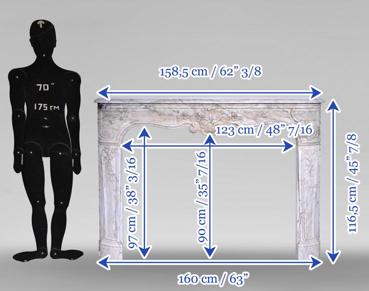 Cheminée d’époque Louis XV en marbre Calacatta au bandeau finement sculpté, XVIIIe siècle-12
