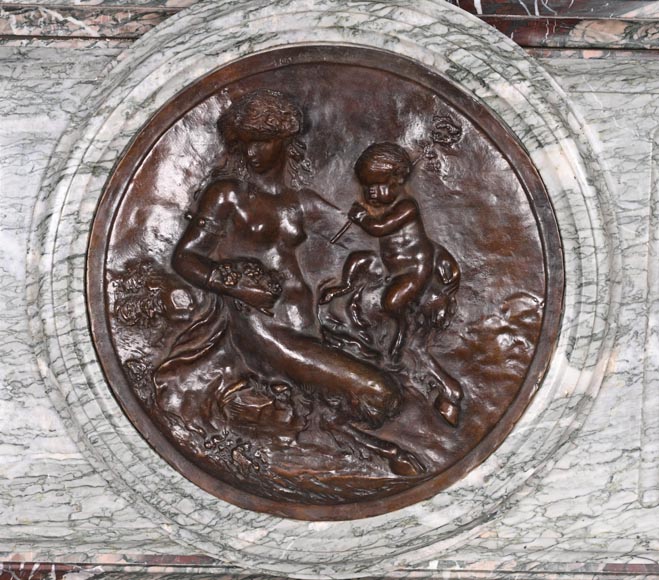Cheminée en marbre Campan de style Louis XIV, bronzes (d’après CLODION)-2