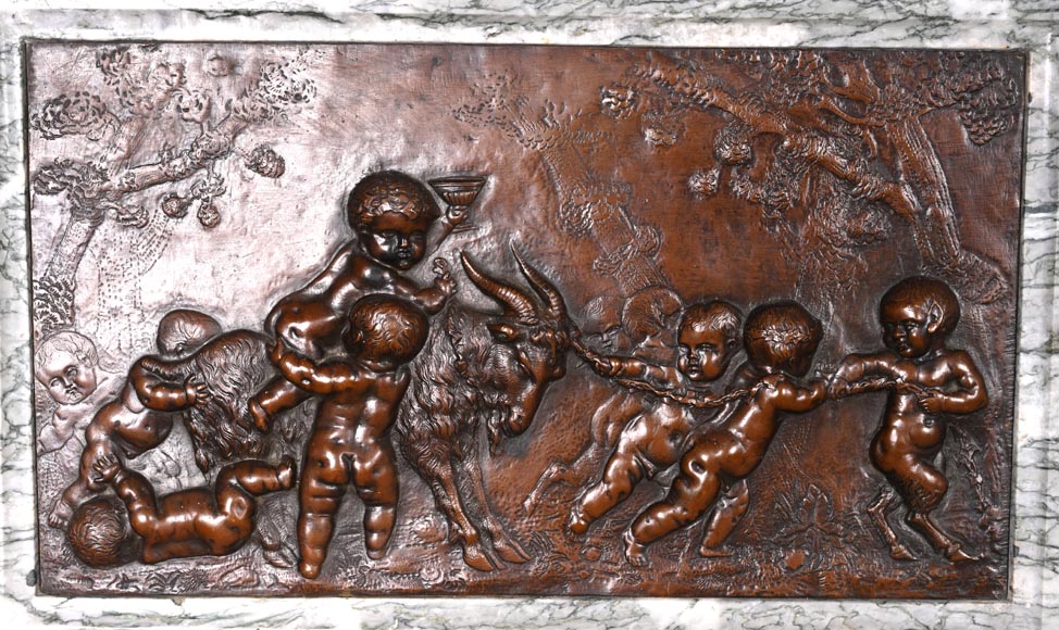 Cheminée en marbre Campan de style Louis XIV, bronzes (d’après CLODION)-4