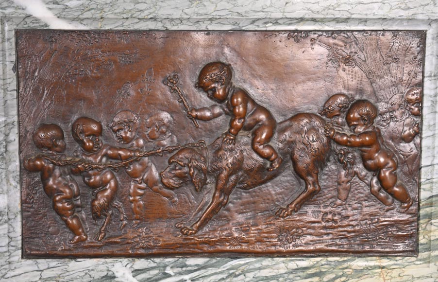 Cheminée en marbre Campan de style Louis XIV, bronzes (d’après CLODION)-5