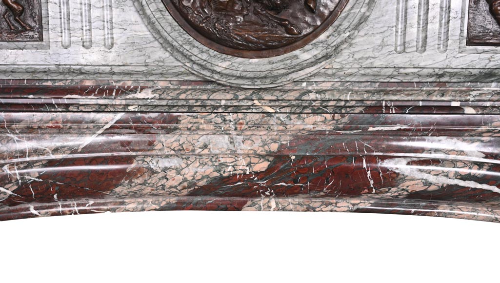 Cheminée en marbre Campan de style Louis XIV, bronzes (d’après CLODION)-9