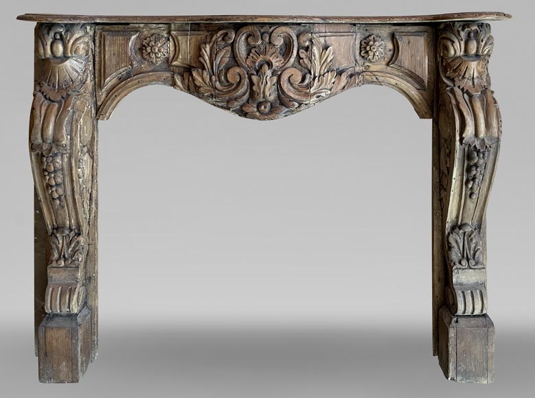 Cheminée ancienne en bois d'époque Louis XV richement sculptée-0