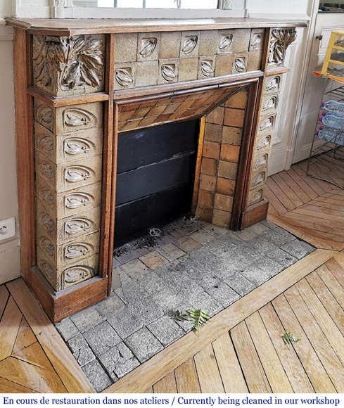 Gentil & Bourdet (attribué à), cheminée ancienne Art Nouveau en chêne et grès-2