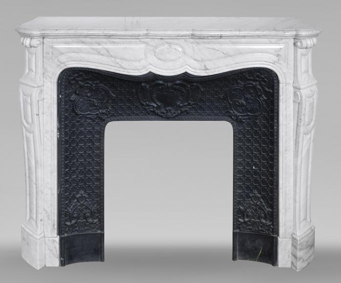 Grande cheminée de style Louis XV modèle Pompadour, en marbre de Carrare-0