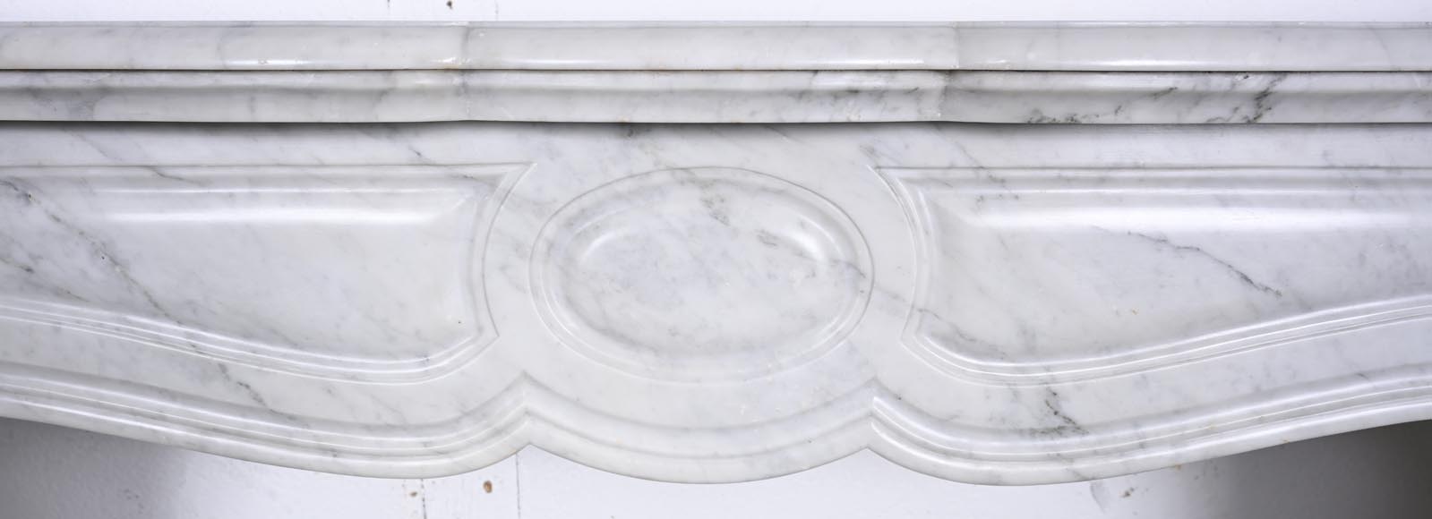 Grande cheminée de style Louis XV modèle Pompadour, en marbre de Carrare-1