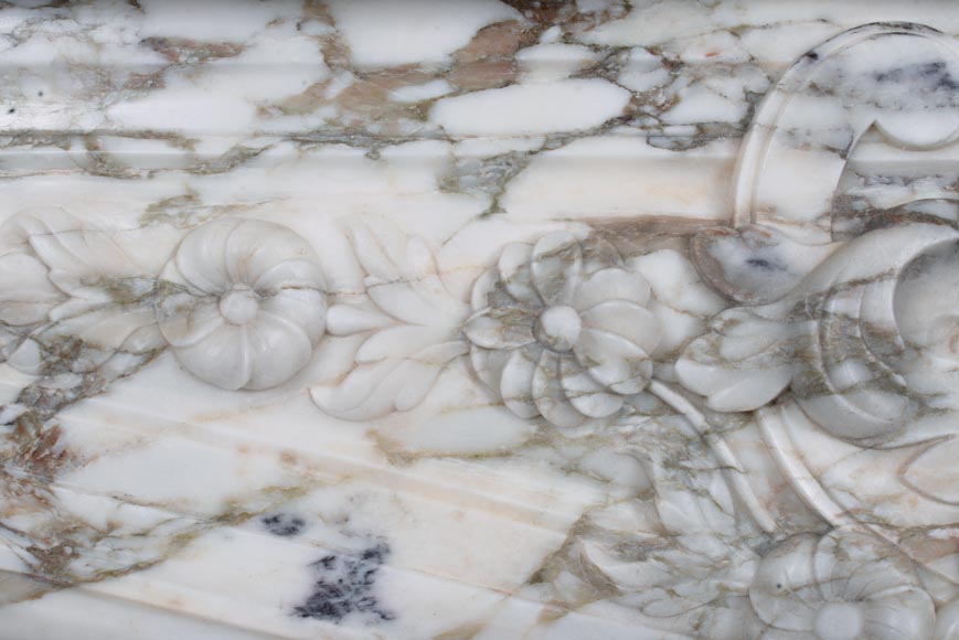 Cheminée de style Louis XV en marbre Brèche de Médicis au motif fleur de lys en feuille d'acanthe-4