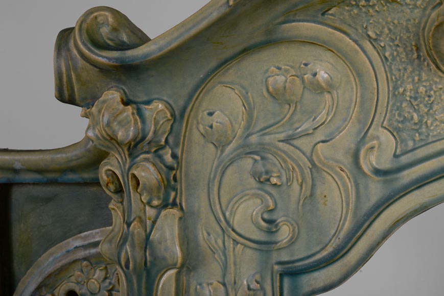 Rare cheminée Art Nouveau en céramique émaillée, vers 1900-7