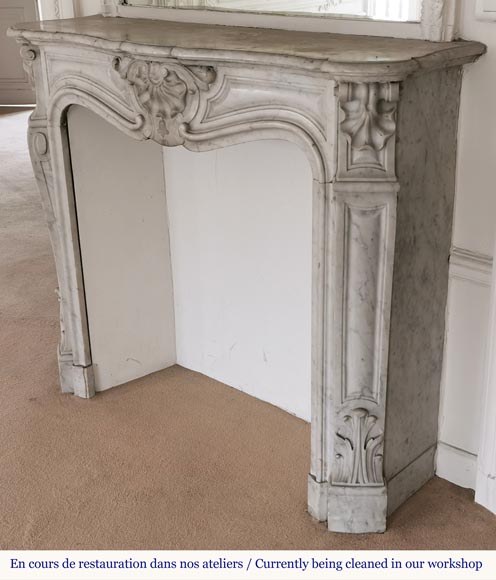 Petite cheminée de style Louis XV en marbre de Carrare-6