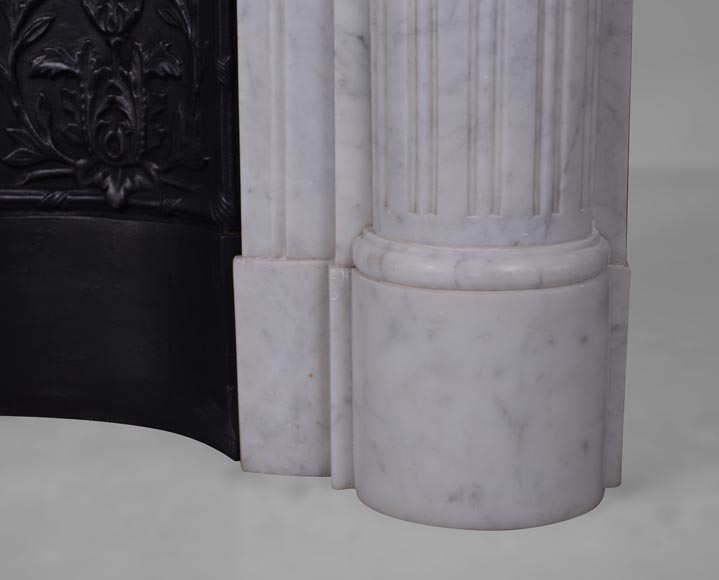 Cheminée de style Louis XVI en marbre de Carrare aux demies colonnes-8