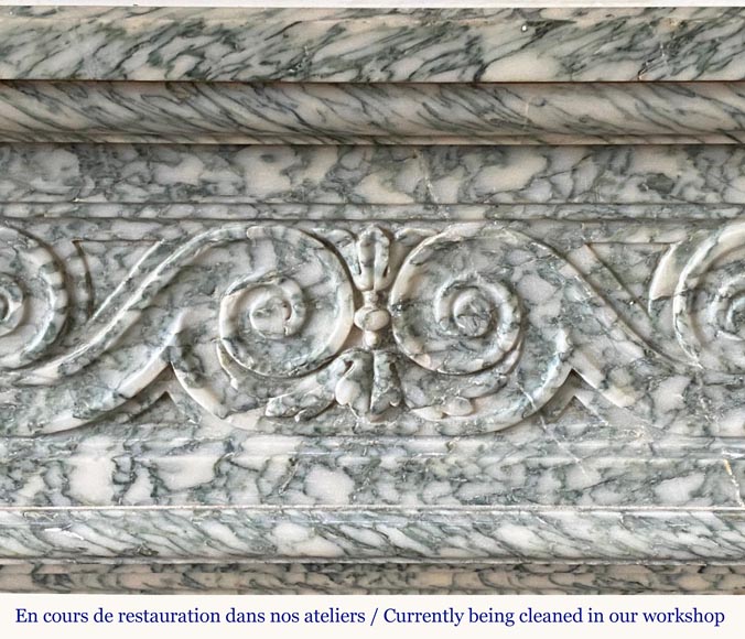 Cheminée de style Louis XVI en marbre Vert d'Estours à la frise de postes-1