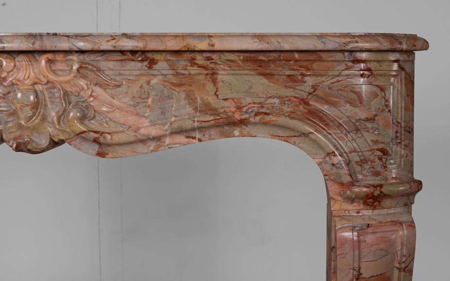 Belle cheminée de style Louis XV en marbre Sarrancolin Fantastico à la coquille asymétrique-8