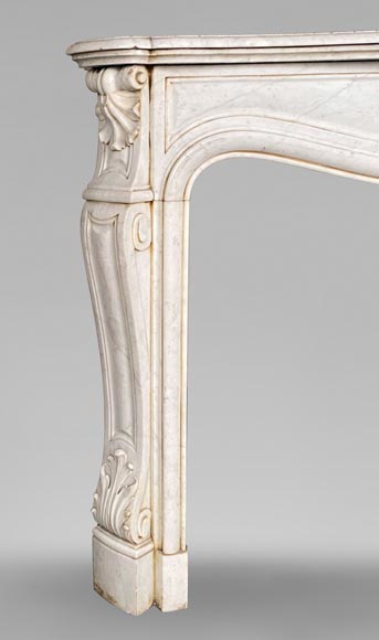 Cheminée de style Louis XV en marbre de Carrare aux coquilles -3