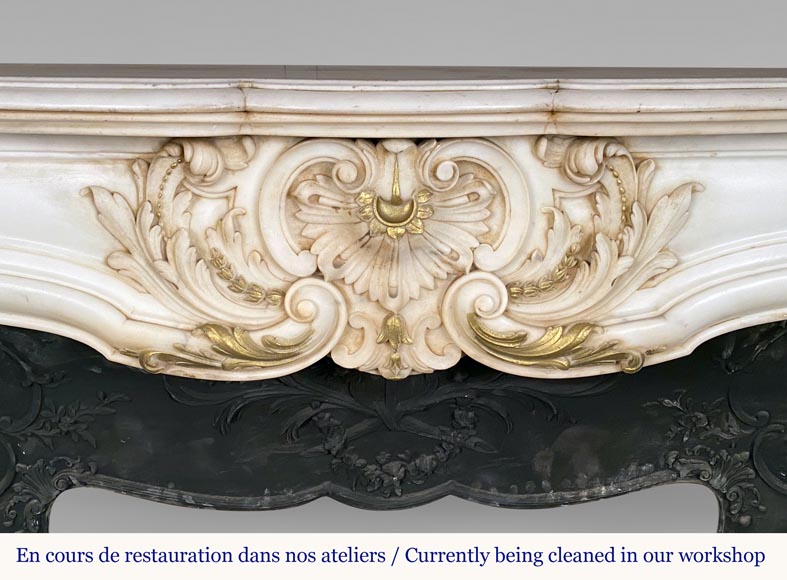 Superbe cheminée de style Louis XV au riche décor sculpté rehaussé de peinture dorée en marbre demi statuaire-1
