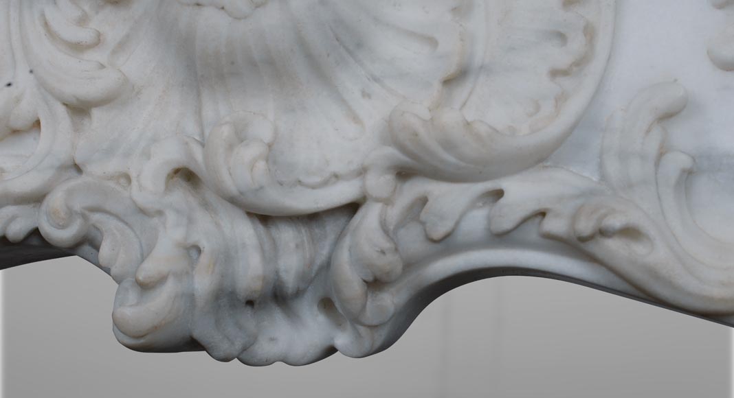 Cheminée de style Louis XV en marbre Arabescato -3