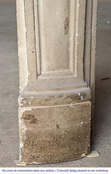 Belle cheminée en pierre de style Louis XV à la coquille stylisée-8