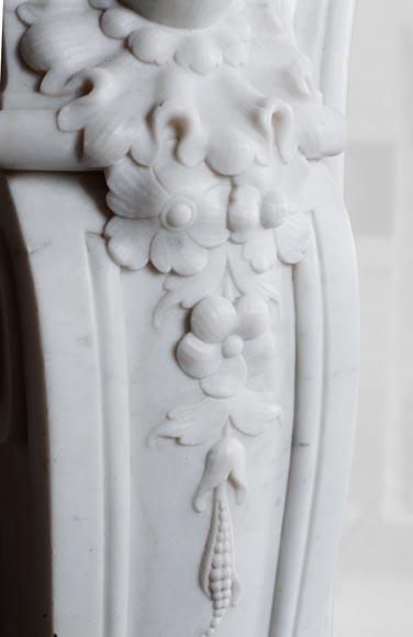 Cheminée de style Louis XV en marbre de Carrare-8