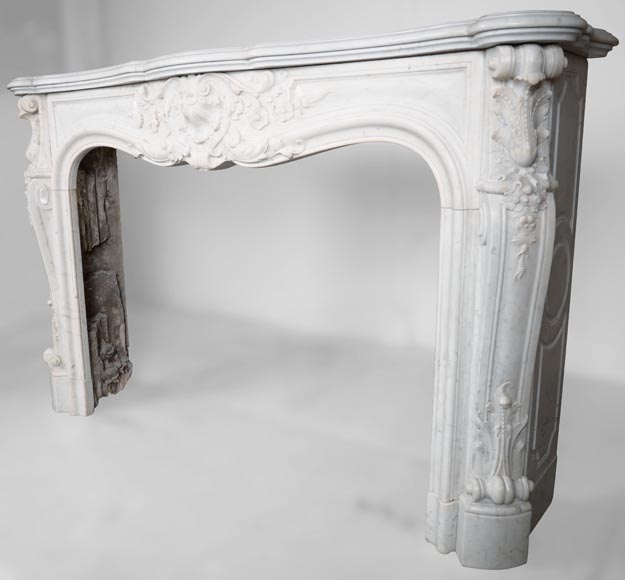 Cheminée de style Louis XV en marbre de Carrare-11