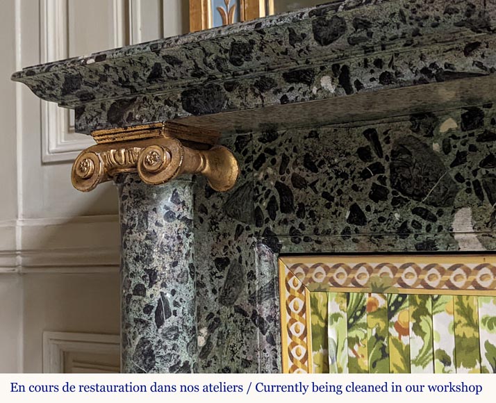 Cheminée de style Directoire à colonnes en bois peint en trompe-l'oeil de marbre Vert Antique-4