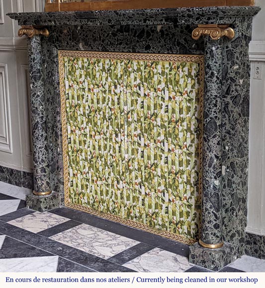 Cheminée de style Directoire à colonnes en bois peint en trompe-l'oeil de marbre Vert Antique-6