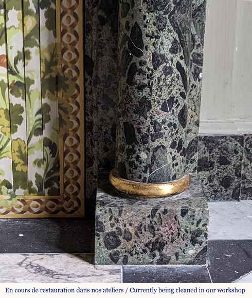 Cheminée de style Directoire à colonnes en bois peint en trompe-l'oeil de marbre Vert Antique-8