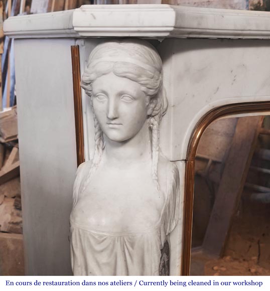 Cheminée en marbre statuaire aux cariatides et plaquage de marbre Brocatelle-3