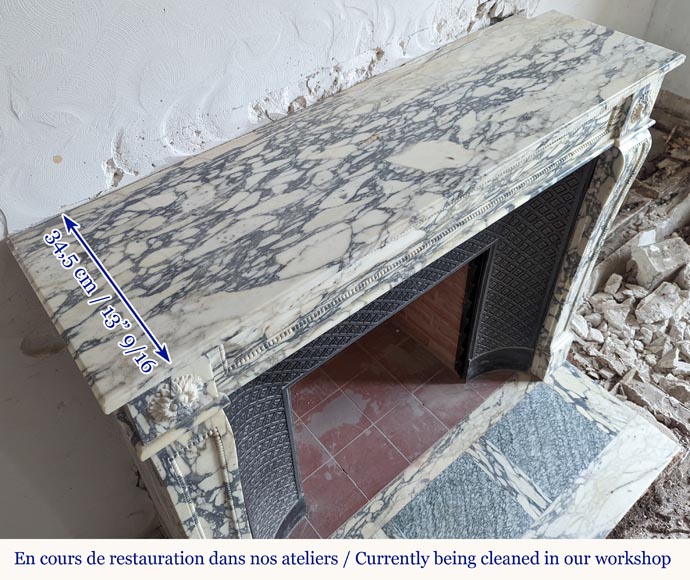 Petite cheminée de style Louis XVI perlée en marbre brechique-10