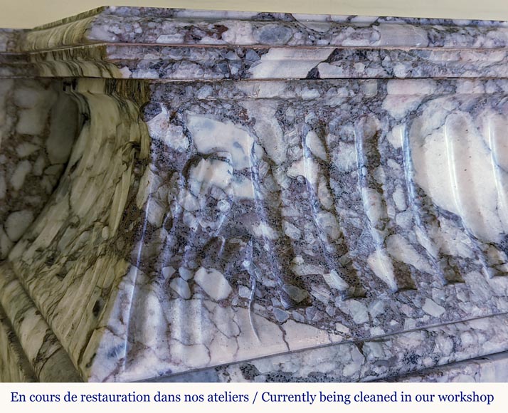 Cheminée à acrotère en marbre Brèche romaine de Baixas -4