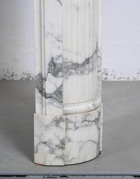 Cheminée de style Louis XVI en marbre Arabescato-8