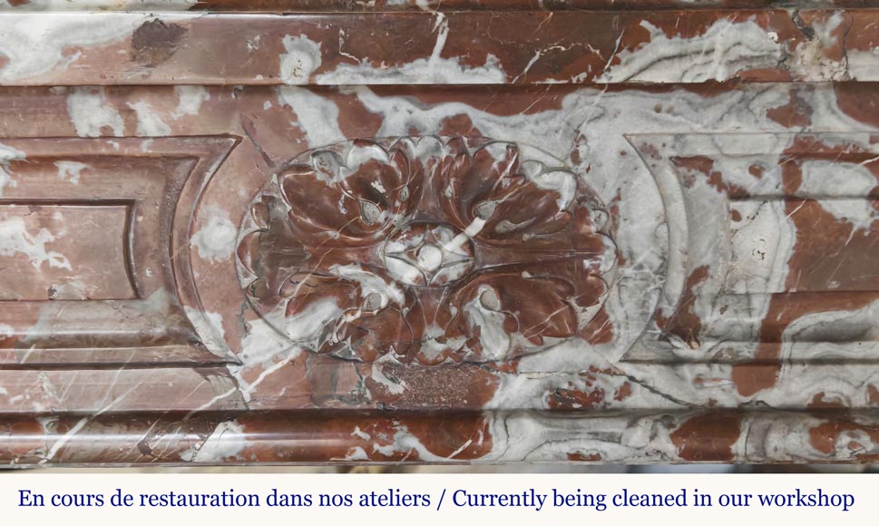 Cheminée de style Louis XVI légèrement galbée, en marbre Rouge du Nord-1