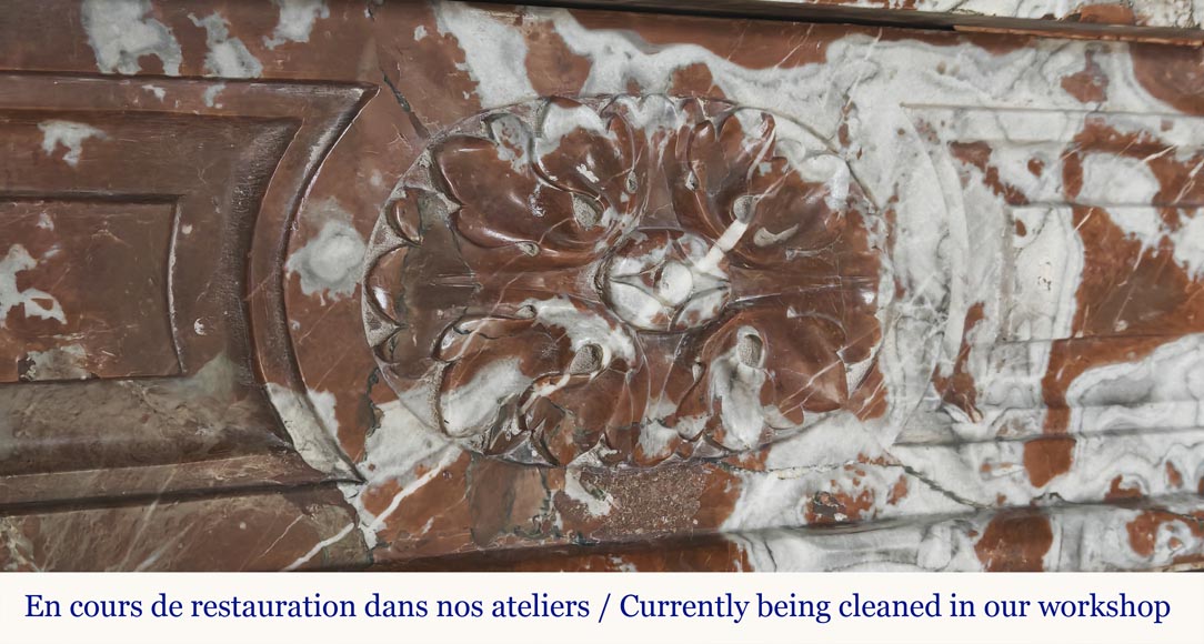 Cheminée de style Louis XVI légèrement galbée, en marbre Rouge du Nord-2