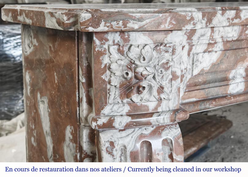 Cheminée de style Louis XVI légèrement galbée, en marbre Rouge du Nord-4