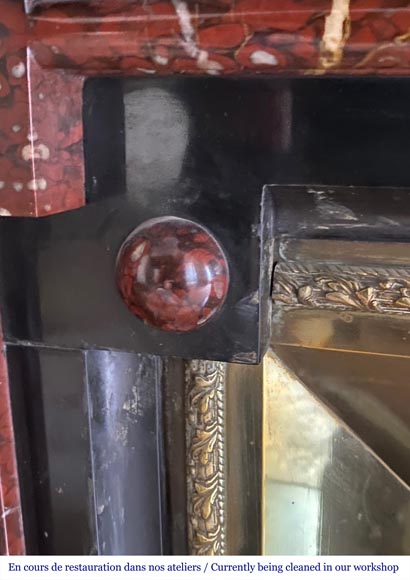 Cheminée Napoléon III en marbre Rouge Griotte et marbre Noir de Belgique à colonnes composites-5