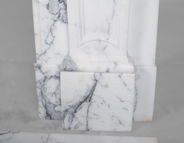 Belle Cheminée de style Régence à palmette en marbre Arabescato-10