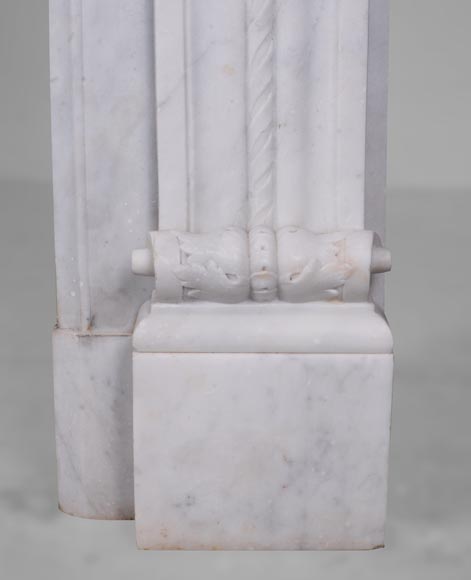 Cheminée de style Louis XVI en marbre de Carrare-9