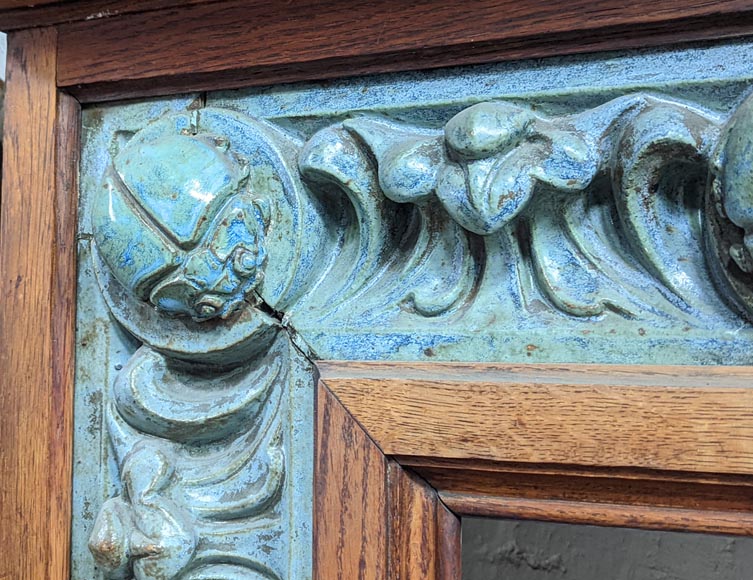 GENTIL & BOURDET – Cheminée en chêne et grès bleu à décor égyptisant, vers 1904-7