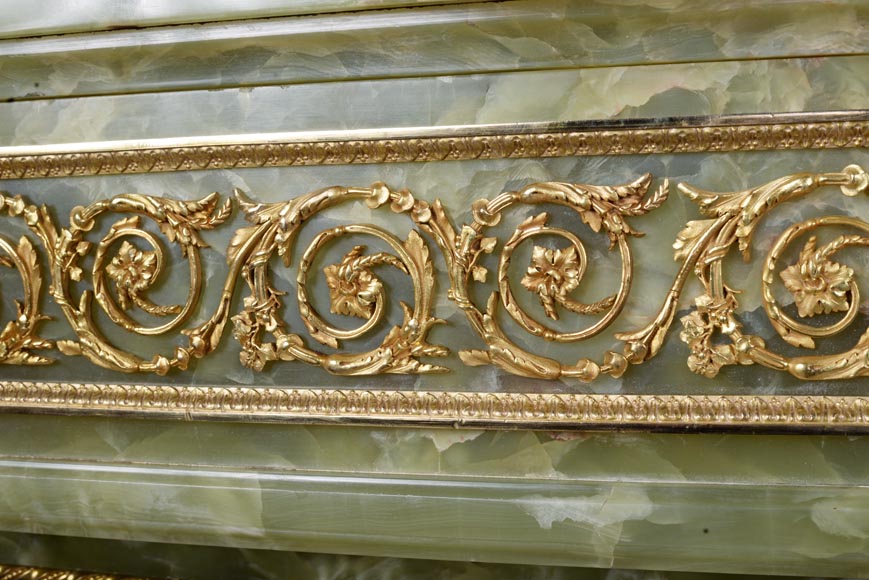 Cheminée de style Louis XVI en bronze et onyx vert-2