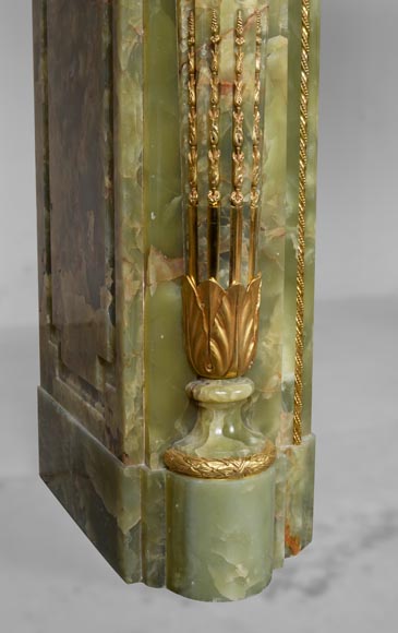 Cheminée de style Louis XVI en bronze et onyx vert-7