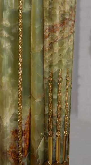 Cheminée de style Louis XVI en bronze et onyx vert-10