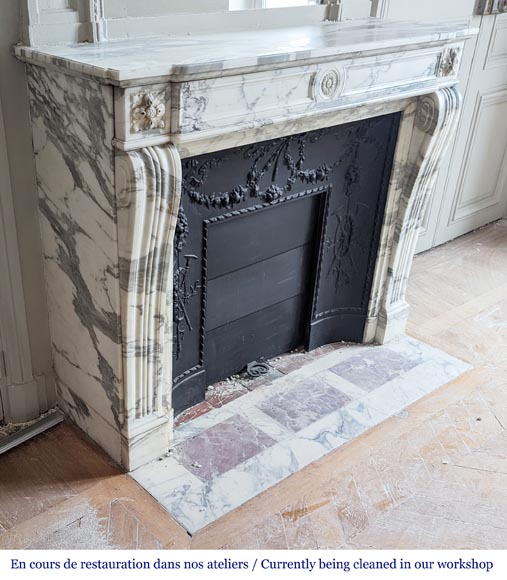 Cheminée de style Louis XVI en marbre Arabescato-2