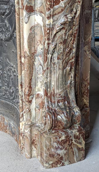 Exceptionnelle cheminée de style Louis XV en marbre Rouge Royal à la coquille asymétrique-14