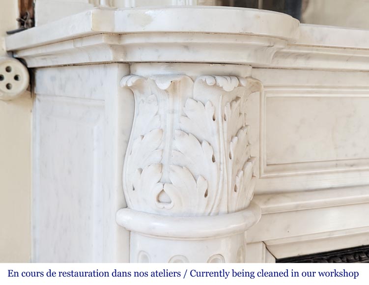 Cheminée de style Louis XVI aux demie colonnes en marbre de Carrare-4