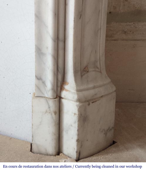 Cheminée de style Louis XV aux trois coquilles en marbre de Carrare-8