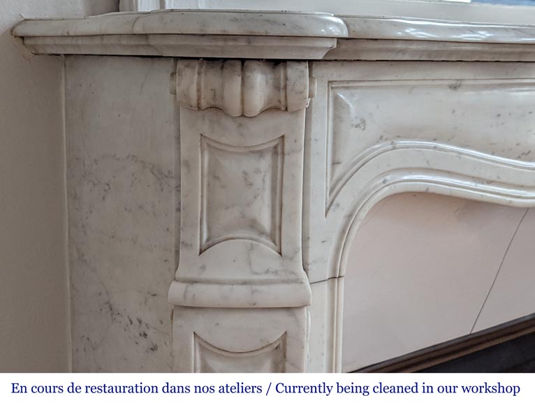 Cheminée ancienne de style Louis XV, modèle Pompadour, en marbre de Carrare-3