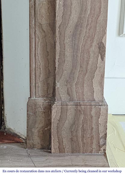 Petite cheminée de style Napoléon III en marbre de Lunel-7