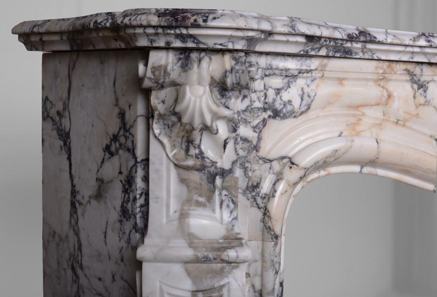 Cheminée de style Louis XVI à coquille sculptée en spirale en marbre Sarravenza-3