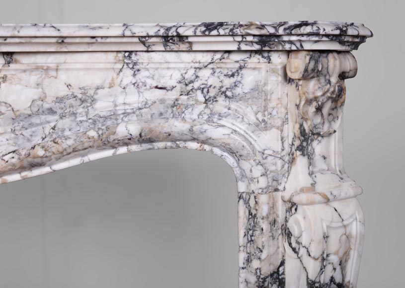 Cheminée de style Louis XVI à coquille sculptée en spirale en marbre Sarravenza-5