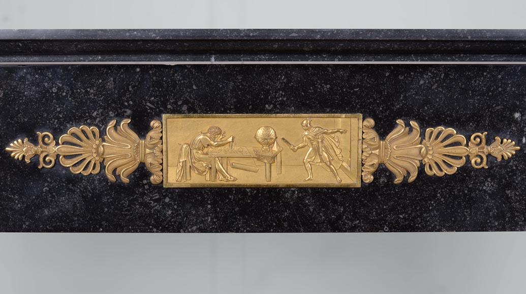 Cheminée d’époque empire en petit granit belge, a bronzes sur le thème de la mort d’Archimède-1