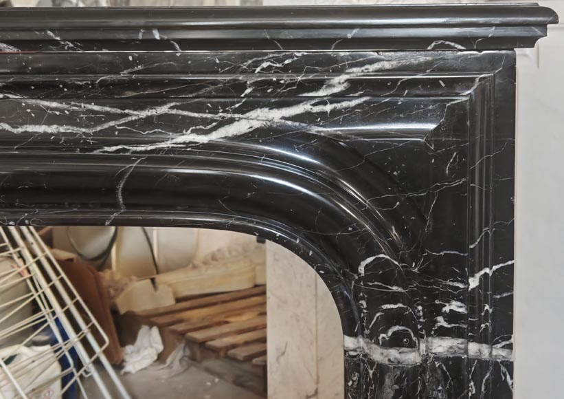 Cheminée boudin de style Louis XIV en marbre noir marquina-6