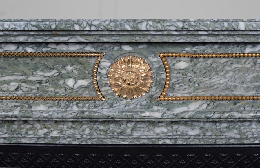 Cheminée de style Louis XVI en marbre vert d’Estours aux bronzes dorés-1